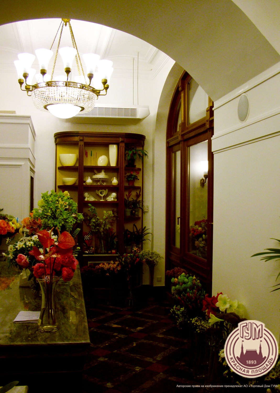 Проект дизайна интерьеров для АО «Торговый Дом ГУМ» в Москве от Nosova Anastasia Design — авторские решения для публичных и коммерческих пространств.
