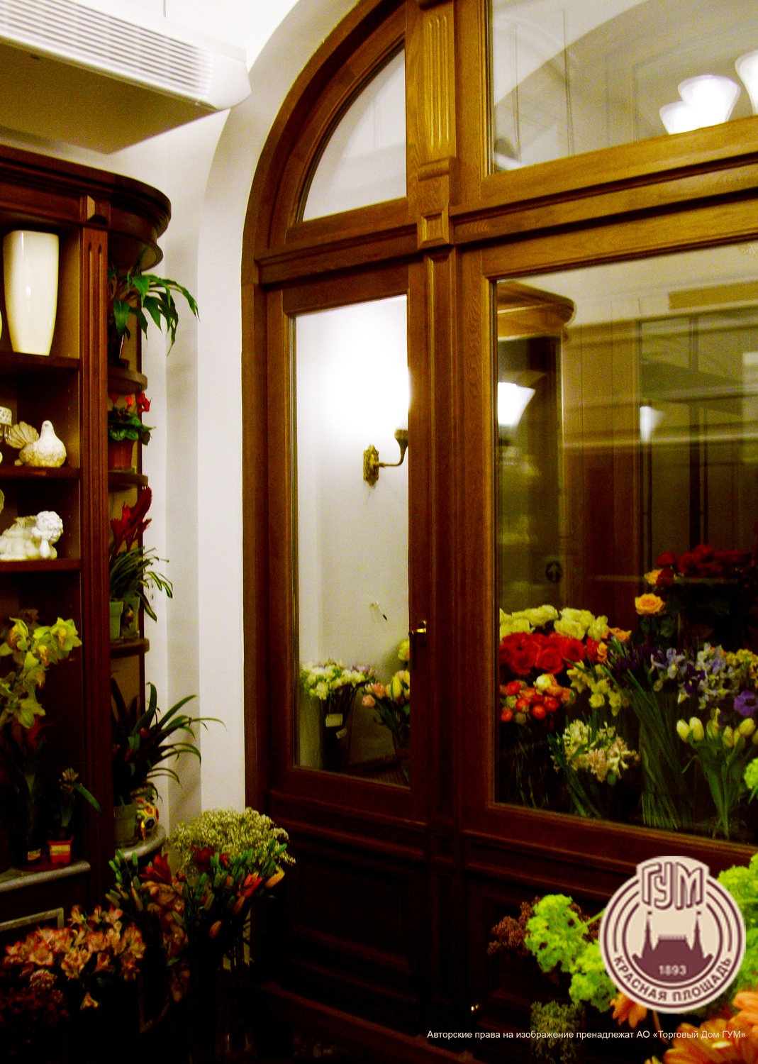 Проект дизайна интерьеров для АО «Торговый Дом ГУМ» в Москве от Nosova Anastasia Design — авторские решения для публичных и коммерческих пространств.