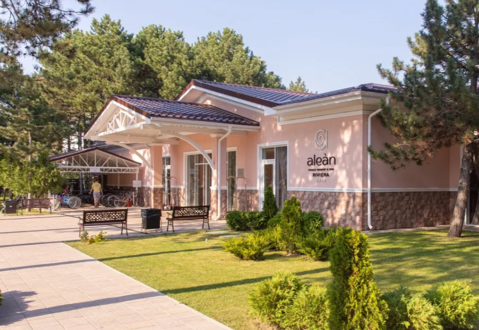 "Alean Family Riviera"